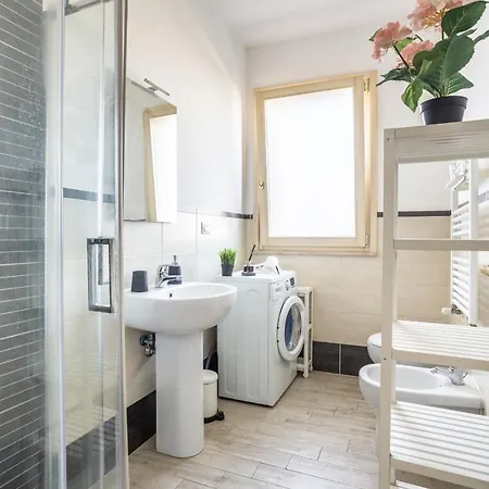 アパート Urban Retreat -private Parking+terrace ローマ