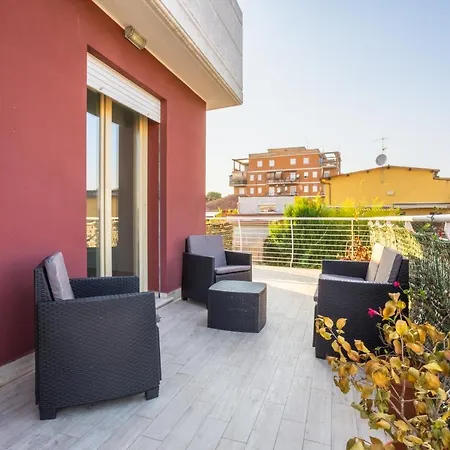 アパート Urban Retreat -private Parking+terrace ローマ