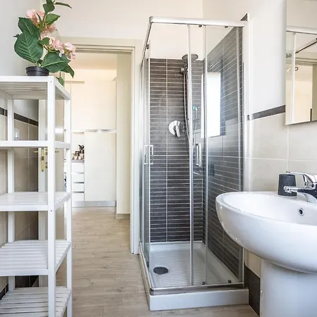 Urban Retreat -private Parking+terrace ローマ